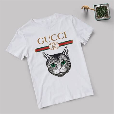 maglia gucci gatto costo|Le foto dolcissime di cani e gatti vestiti Gucci nella nuova campagna.